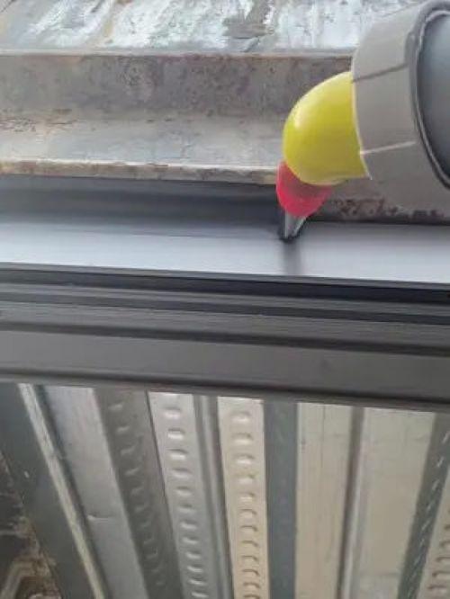 窗户打胶视频教程,轻松掌握密封与美观技巧