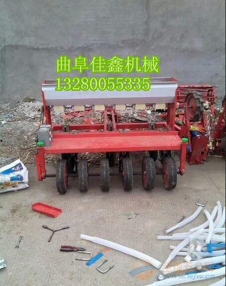 大型播种机工作视频,大型播种机高效作业现场实况解析