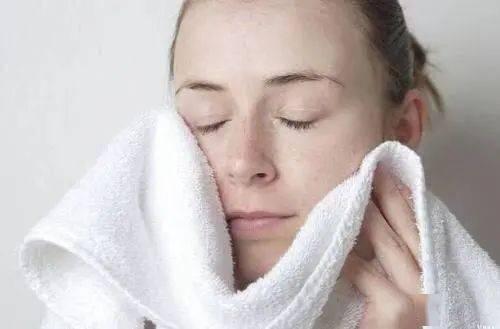 洗面的手法视频