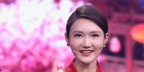 董卿自我介绍视频